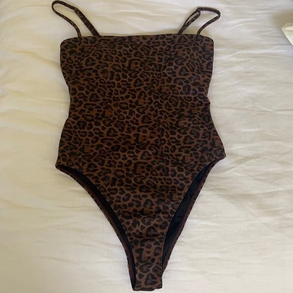 kendall and kylie swim leopard